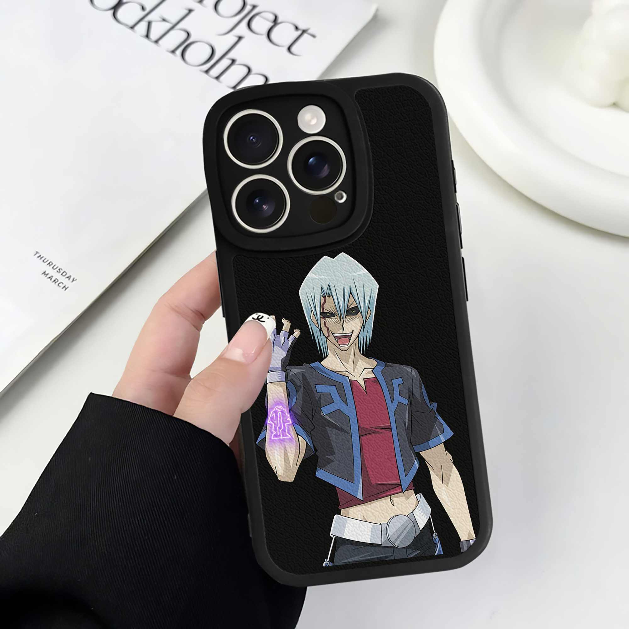 遊☆戯☆王 Yu-Gi-Oh! 【iPhone 16シリーズ対応】シリコンスマホケース（レザー調） 材質：シリコン